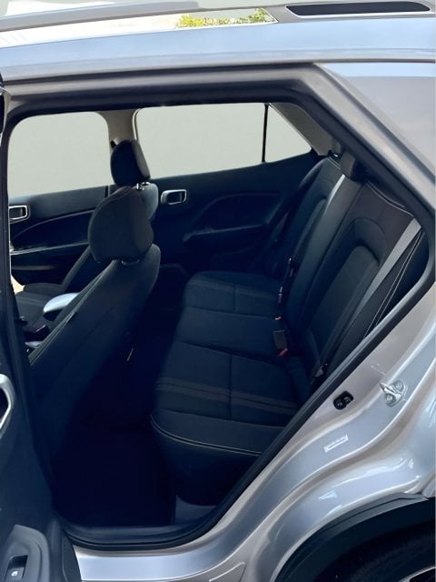 Pre-Owned 2025 Hyundai Venue SEL - photo - 8