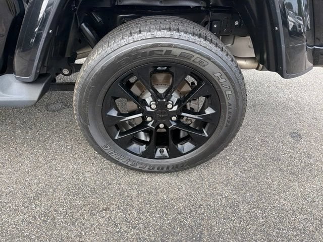 Pre-Owned 2022 Jeep Gladiator Overland - photo - 30