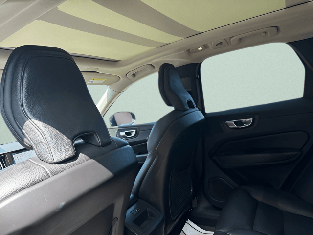 Pre-Owned 2023 Volvo XC60 B5 Plus Dark Theme - photo - 6