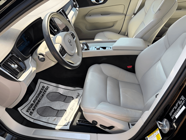 Pre-Owned 2024 Volvo S60 B5 Plus Dark Theme - photo - 4