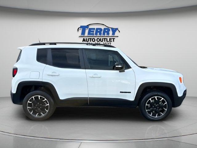 Pre-Owned 2023 Jeep Renegade Latitude - photo - 0