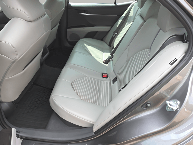 Pre-Owned 2022 Toyota Camry Hybrid SE - photo - 14