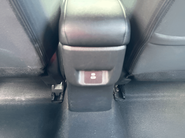 Pre-Owned 2023 Nissan Versa 1.6 SV - photo - 8