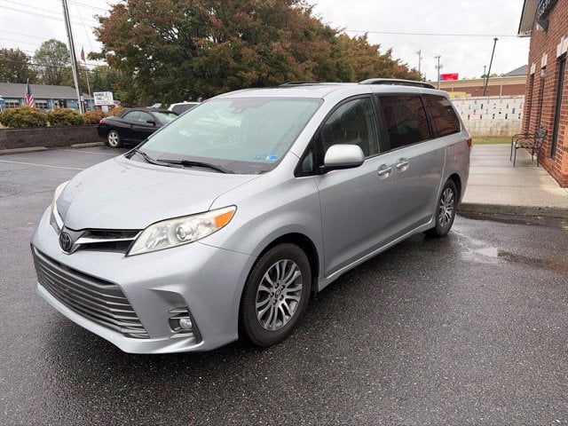 Pre-Owned 2019 Toyota Sienna XLE - photo - 1