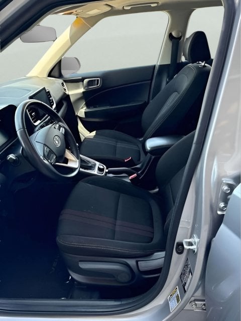Pre-Owned 2025 Hyundai Venue SEL - photo - 6