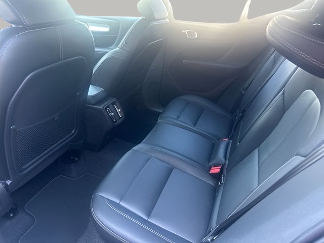 Pre-Owned 2019 Volvo XC40 Momentum - photo - 14