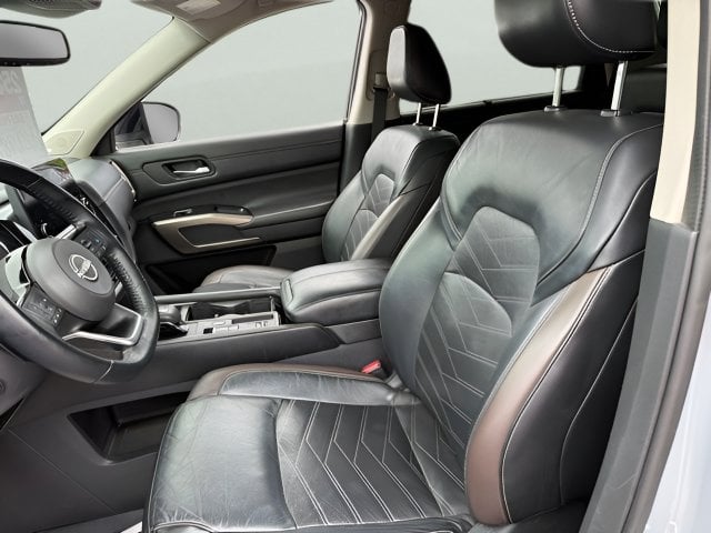 Pre-Owned 2022 Nissan Pathfinder Platinum - photo - 4