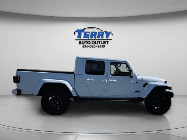 Pre-Owned 2023 Jeep Gladiator Overland - photo - 0